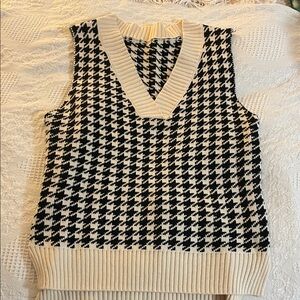 Houndstooth Knit Sweater Vest
